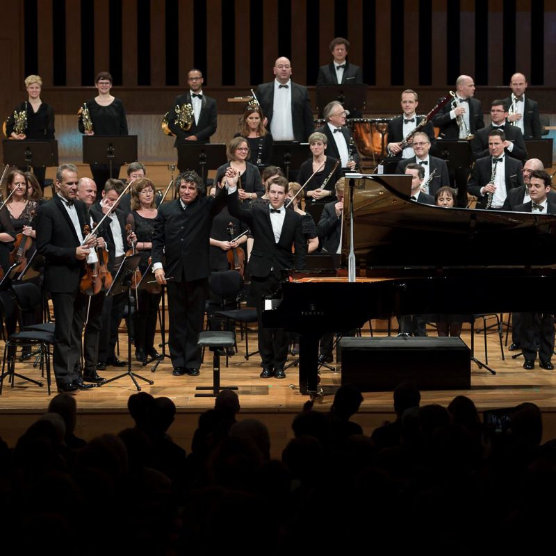 Nathanael Gouin - Rachmaninov second concerto December 2015 (Giancarlo Guerreiro conductor)